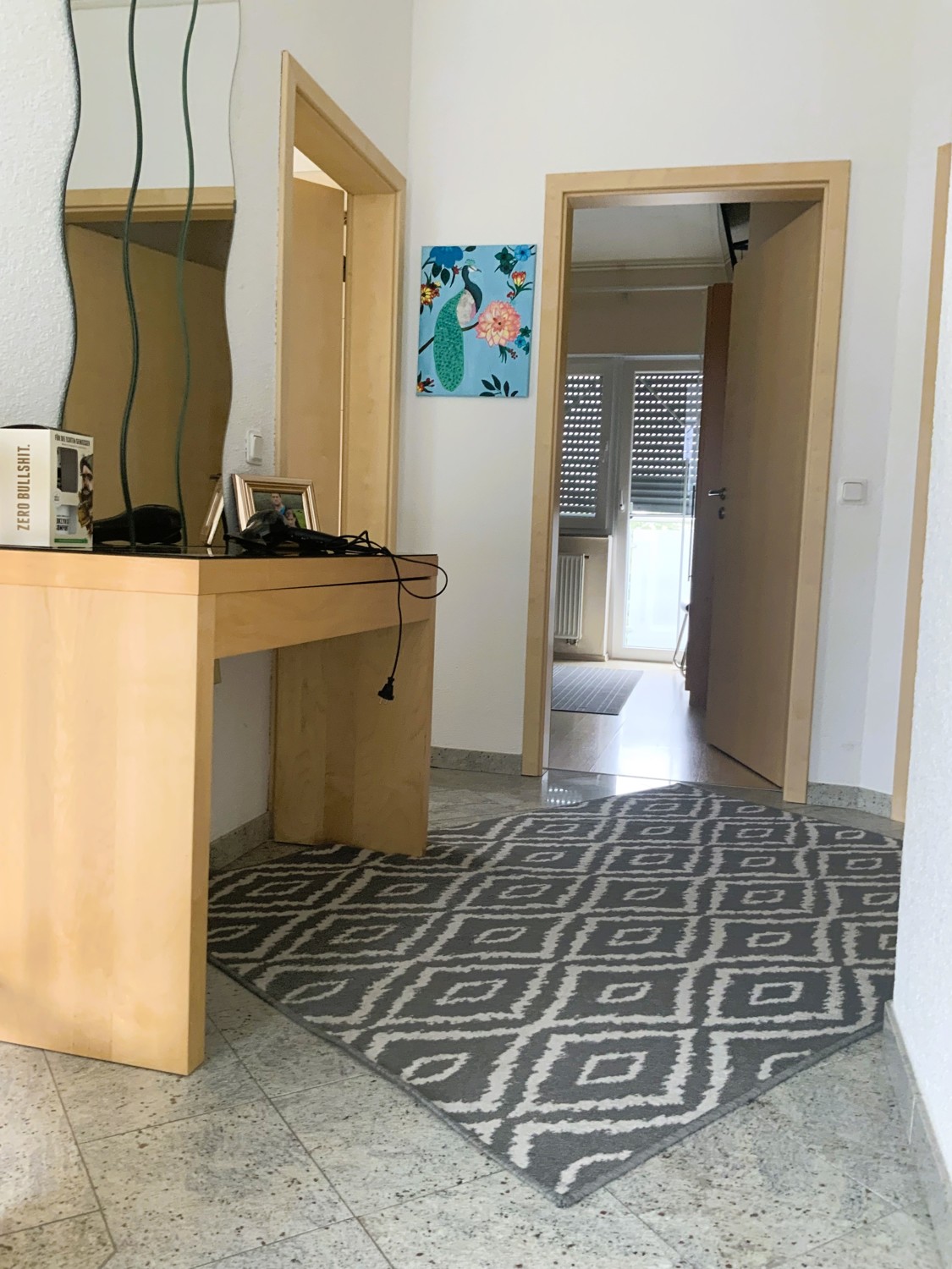 Neuwertiges Einfamilienhaus mit Einliegerwohnung in modernem Wohngebiet.
