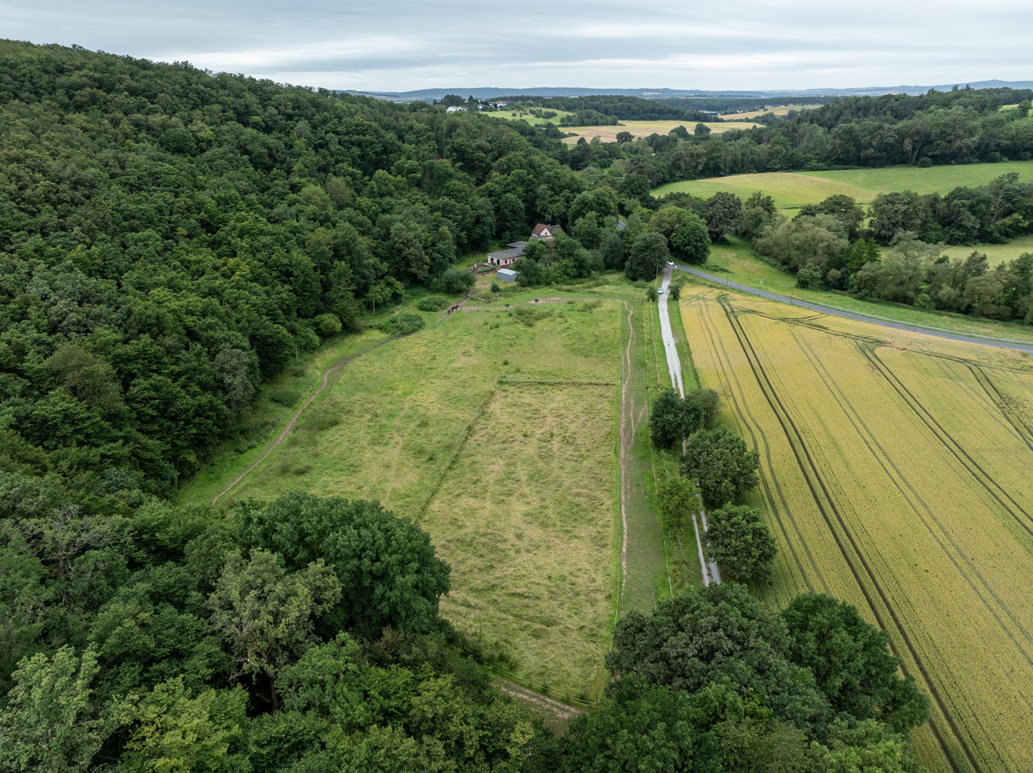 großes Landhaus auf Traumgrundstück in Alleinlage, Weiden, Stall, Pferde- Tierhaltung - Nähe Limburg