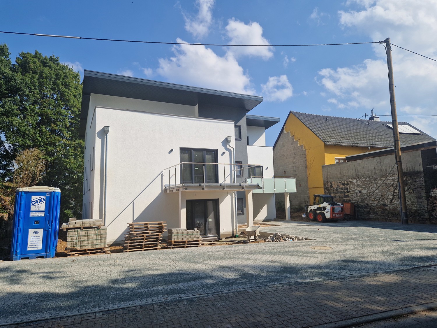 Beselich. Moderne Wohnung mit hochwertiger Ausstattung und Energieeffizienz A.