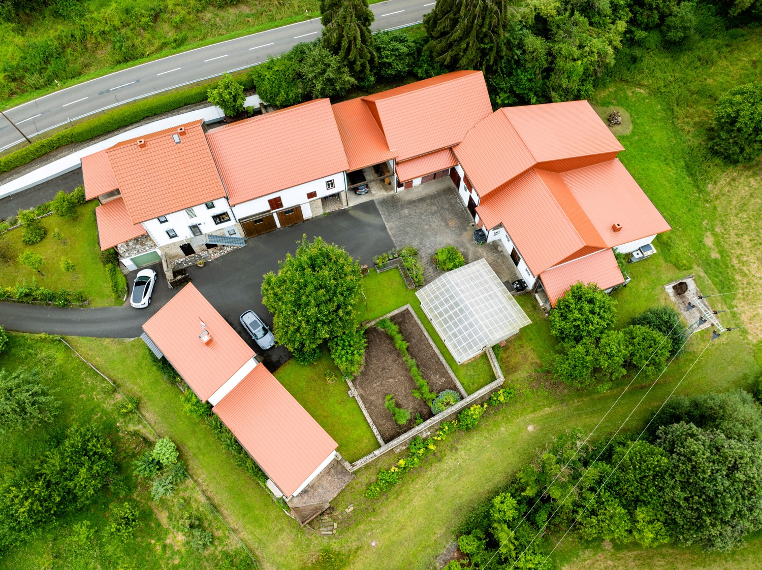 2 Häuser für 2 Familien - Herrlich gepflegtes Landhausensemble in Alleinlage- Bad Camberg / Limburg