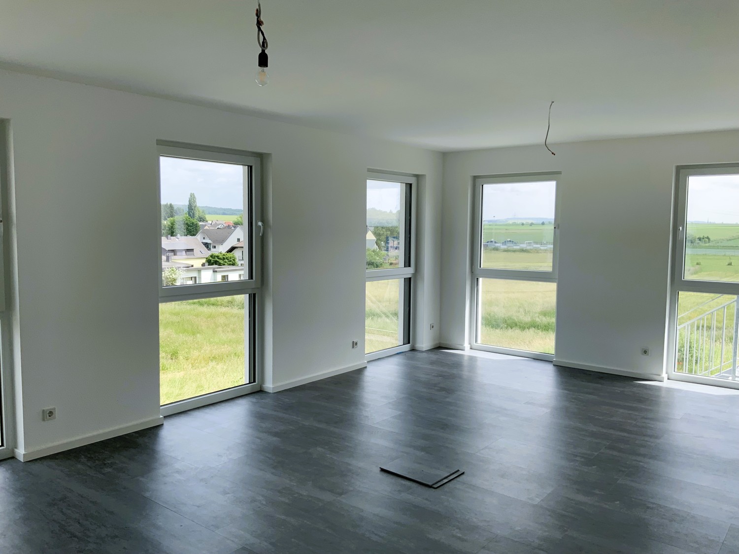 Wunderschöne Büroräume 100-200 m² mit Aussicht ins Grüne - Nähe Limburg