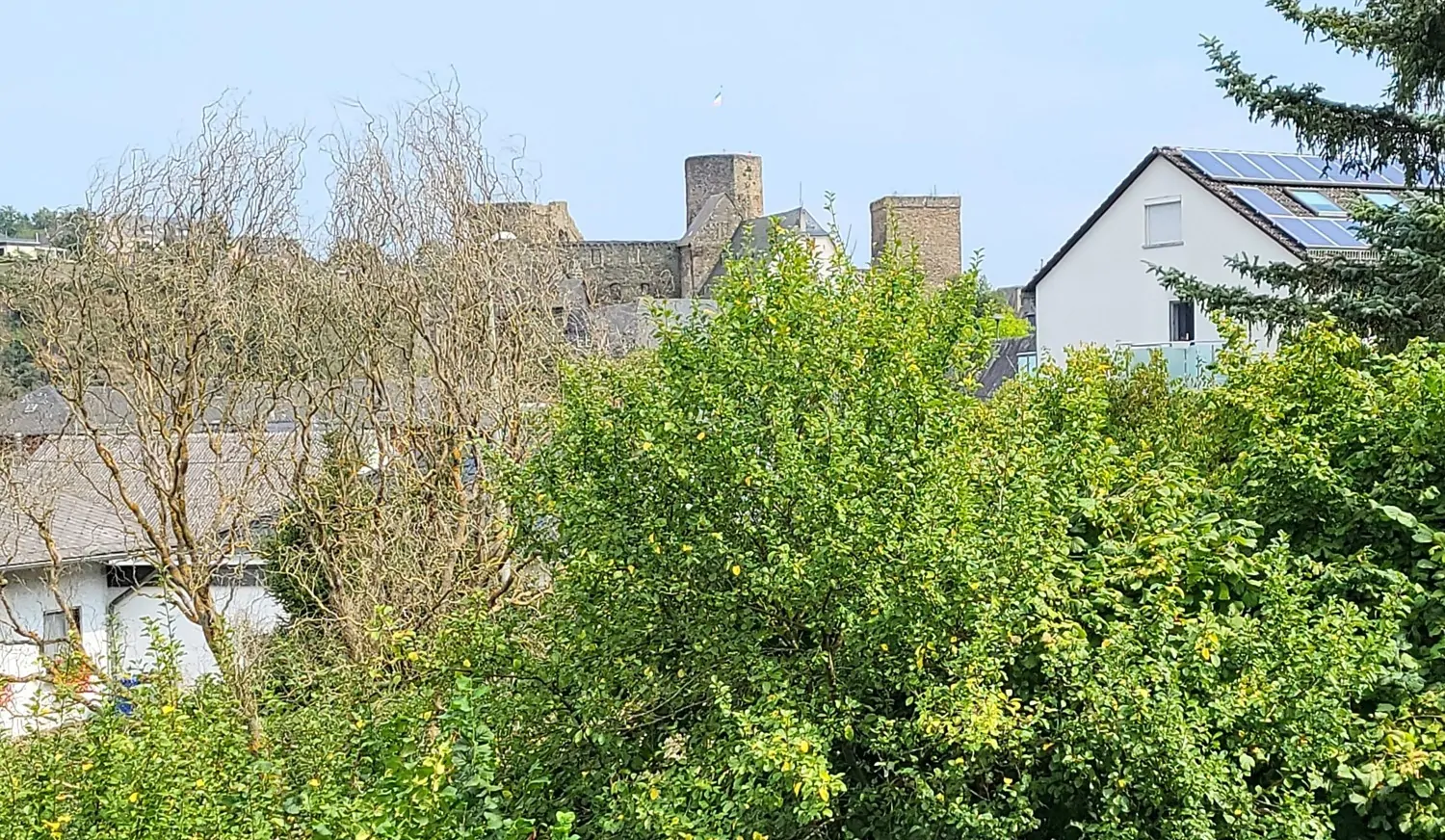 4-Familienhaus mit 6 Garagen - Nähe Limburg- Runkel Zentrum