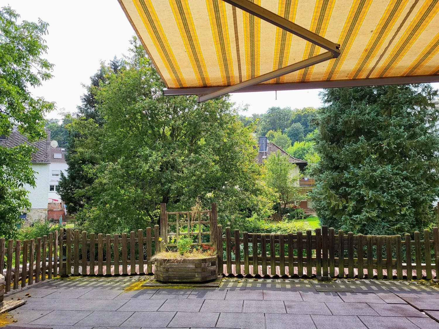 Nähe Limburg- Runkel Zentrum. Solides MFH mit 4 Wohnungen.