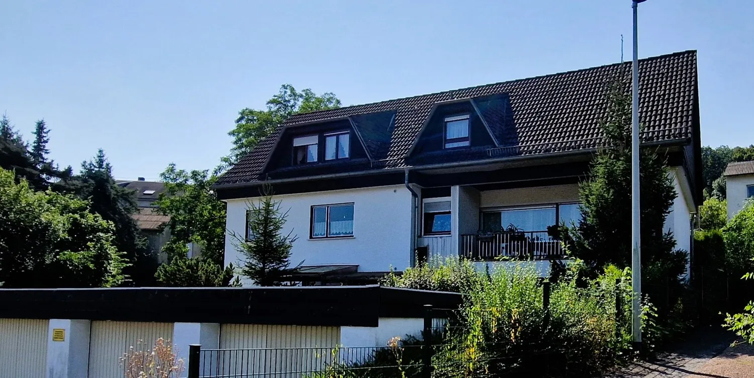 Nähe Limburg- Runkel Zentrum. Solides MFH mit 4 Wohnungen.