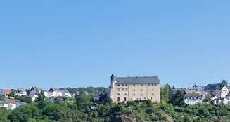 von_poll_real_estate_property_241889530_image_2