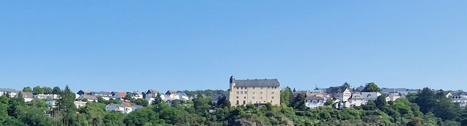 4-Familienhaus mit 6 Garagen - Nähe Limburg- Runkel Zentrum