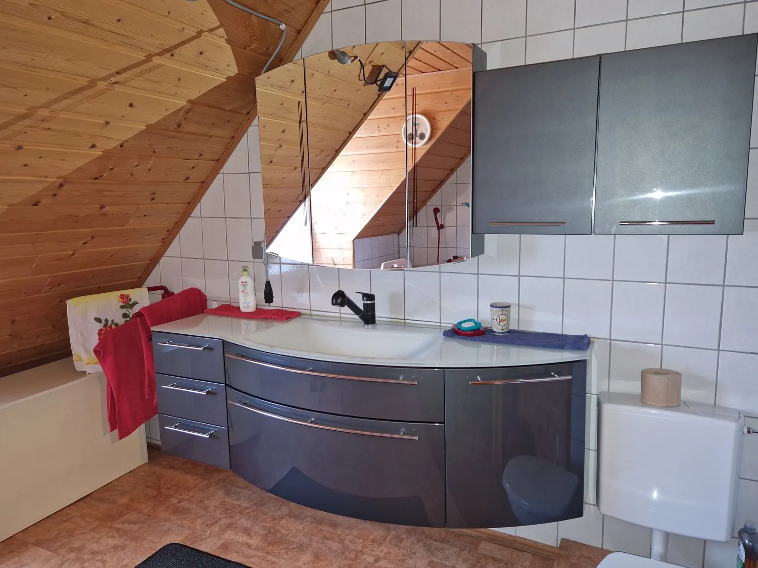 Nähe Limburg- Runkel Zentrum. Solides MFH mit 4 Wohnungen.