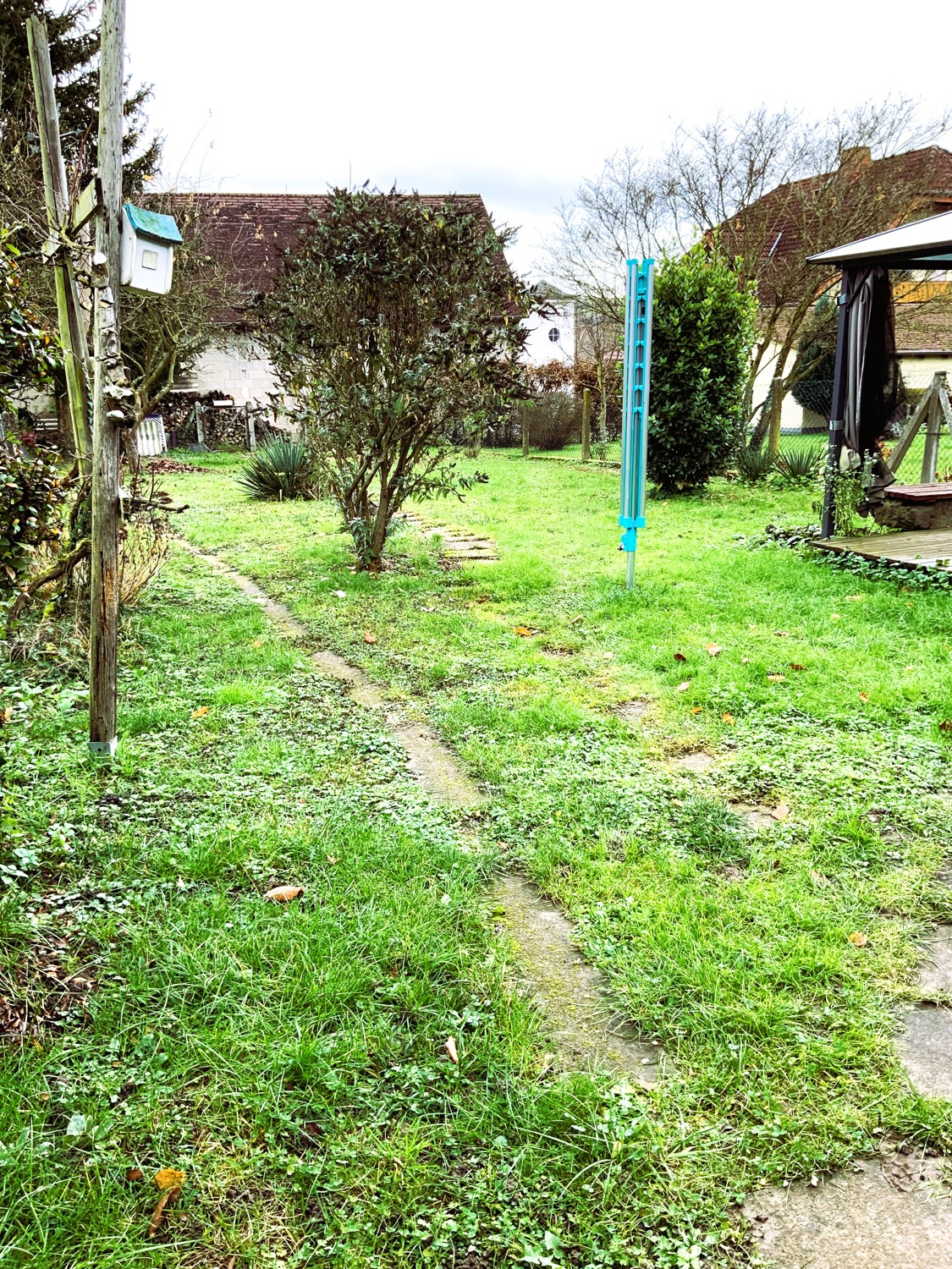 Solides Einfamilienhaus mit Garten und Nebengebäude in Hadamar - 10 min von Limburg entfernt.