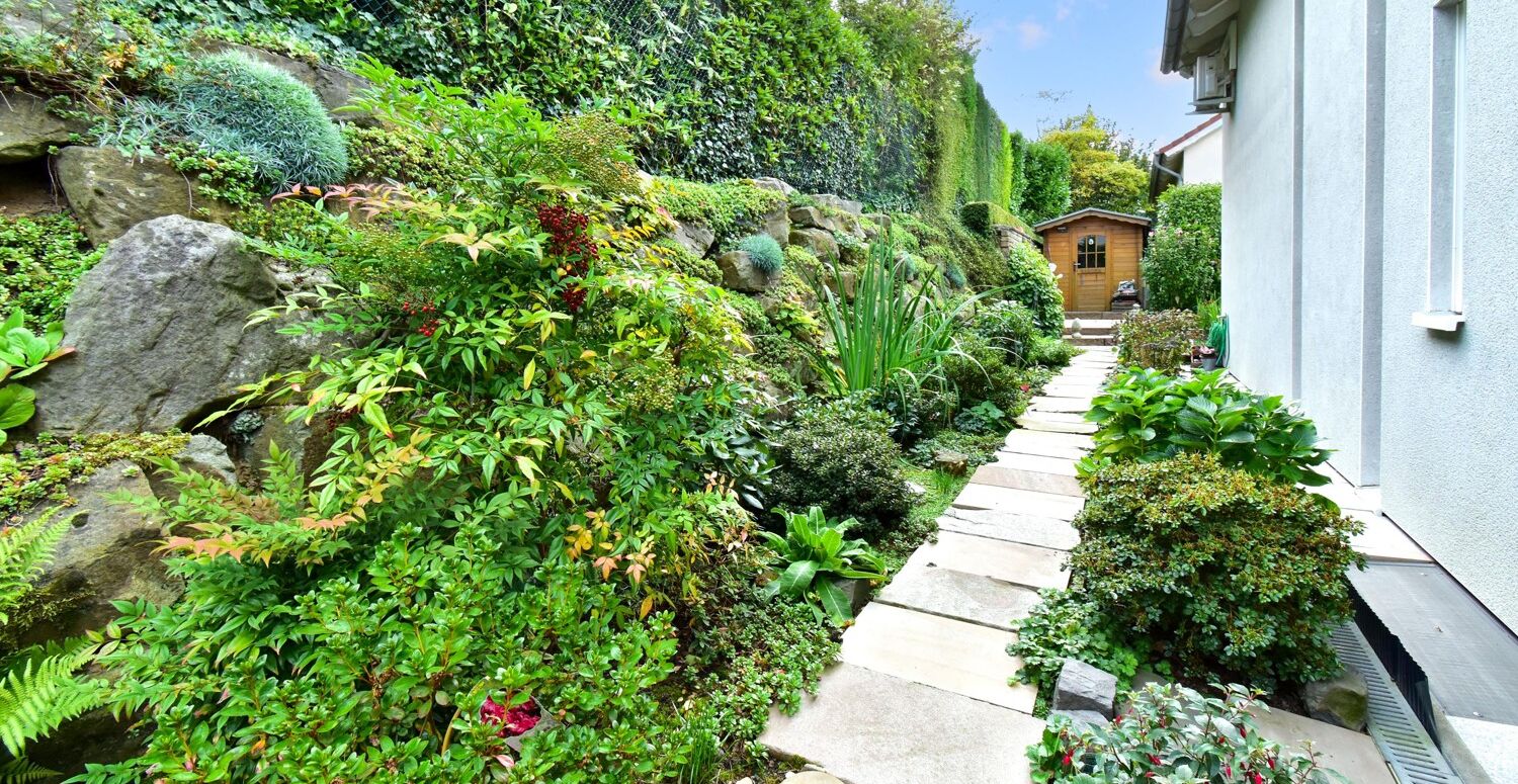 Weg zum Gartenhaus
