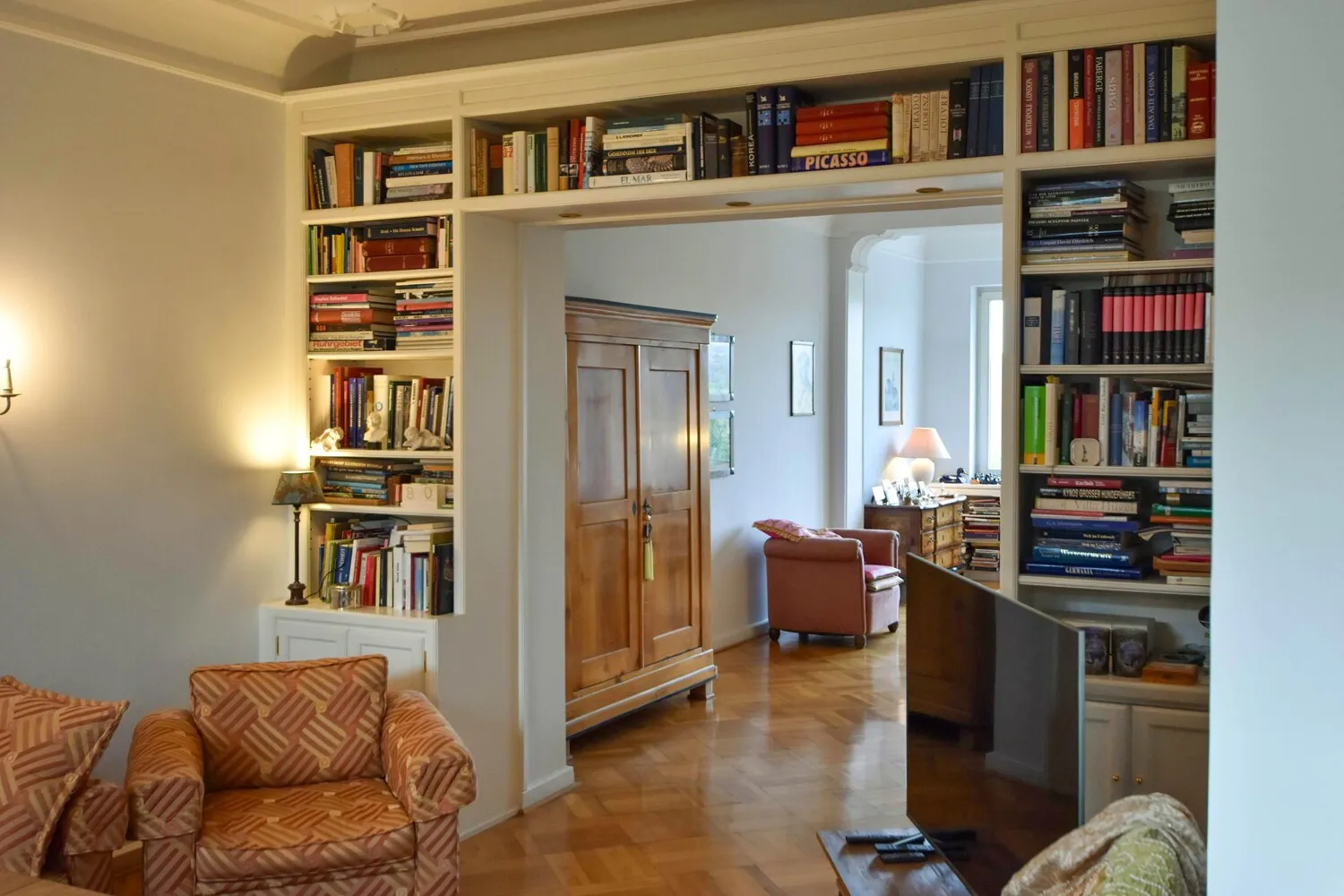 Bücherregal