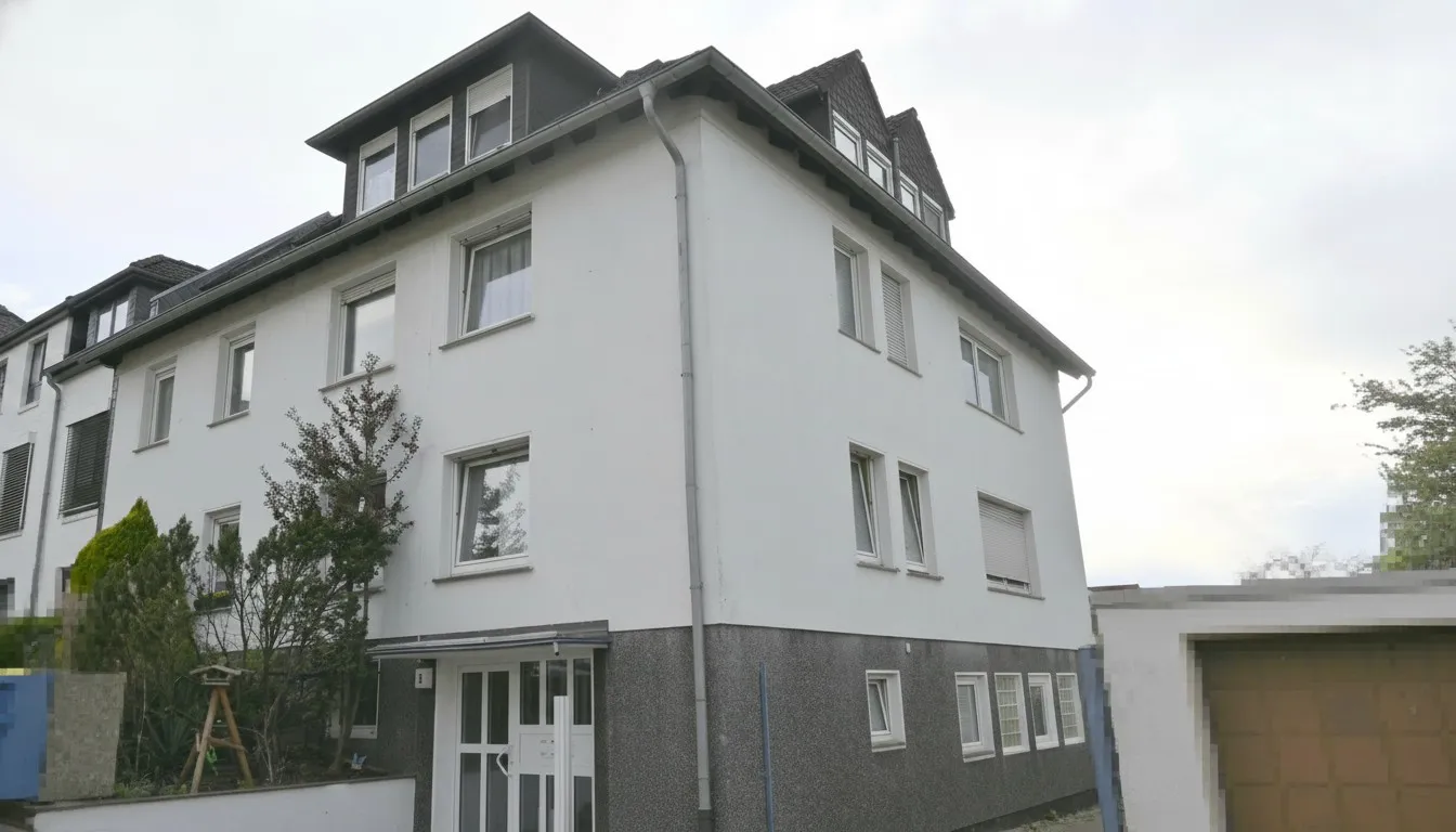 seitliche Hausansicht