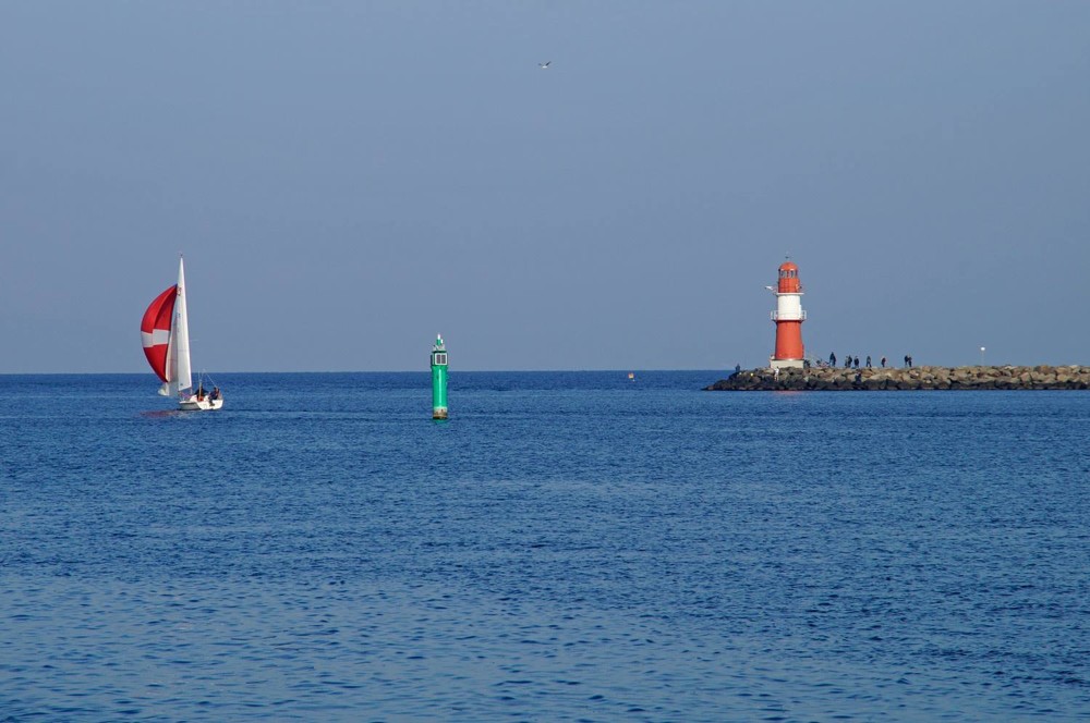 Ostsee mit Leuchtturm