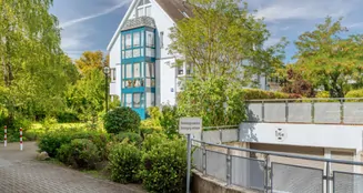 von_poll_real_estate_property_24092011_image_16