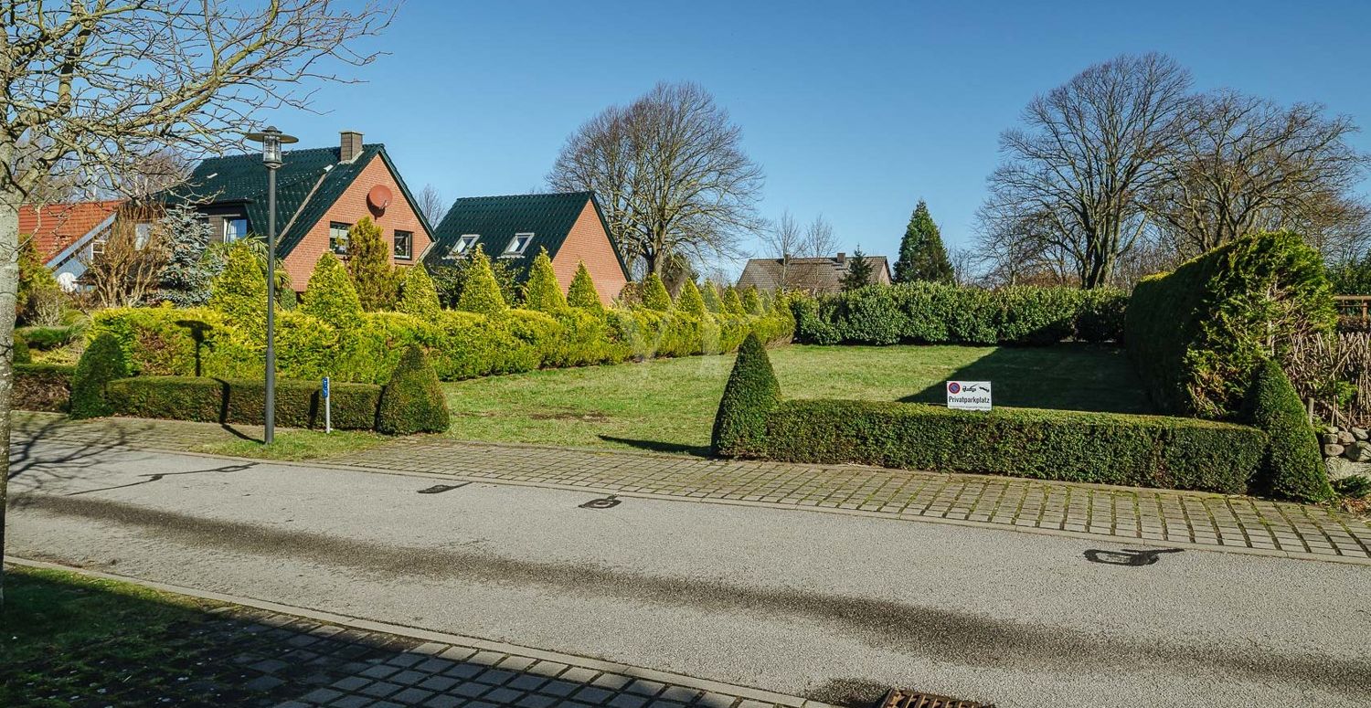 straßenseitiger Blick