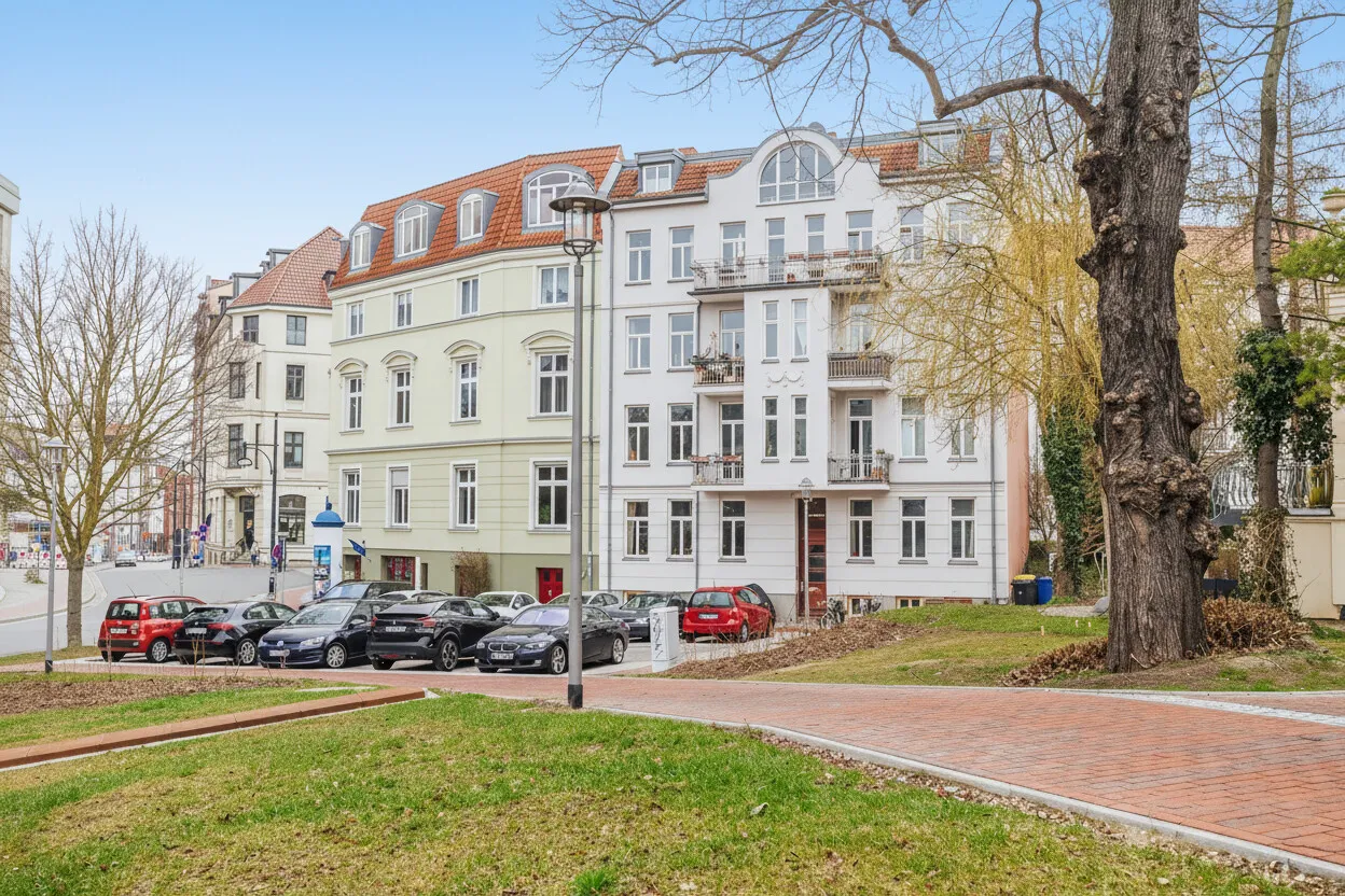 sanierte Fläche vor dem Haus