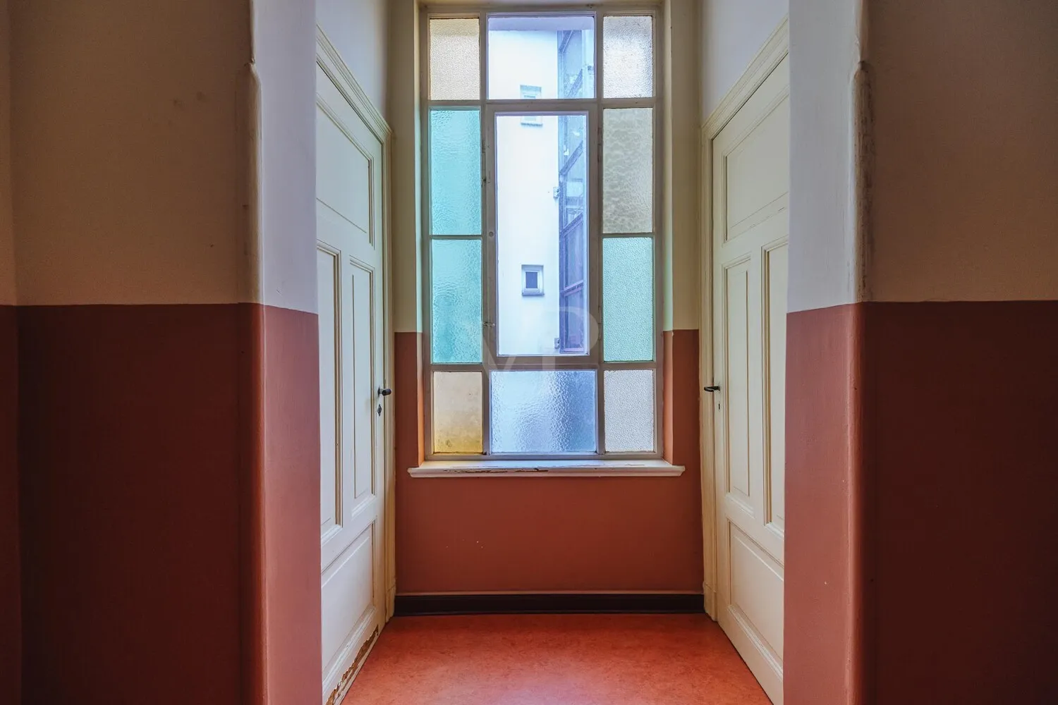 Fenster im Hausflur