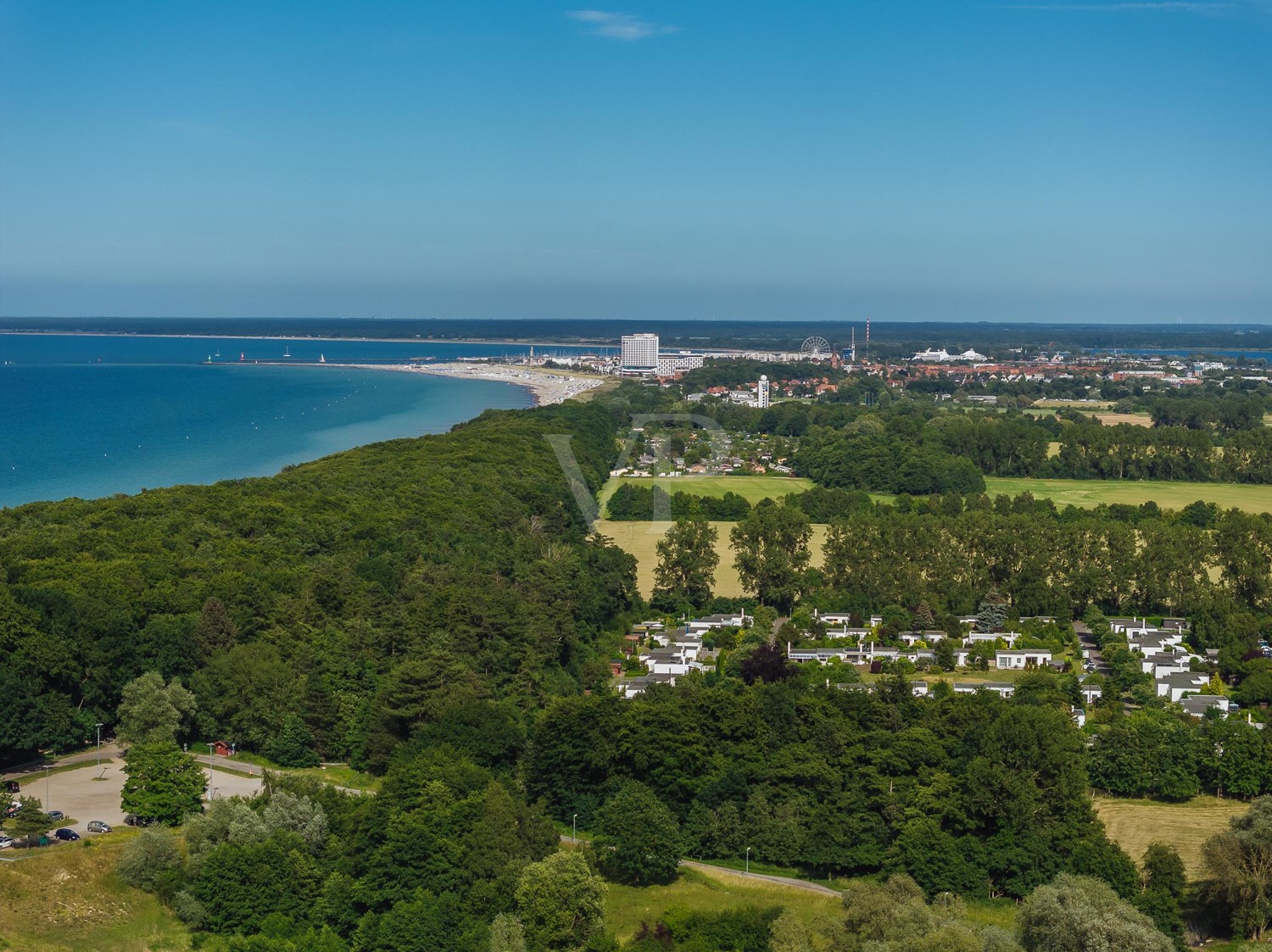 Luftbild mit Blick auf Warnemünde
