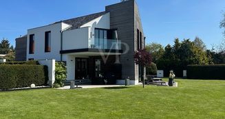 von_poll_real_estate_property_25092011P_image_3