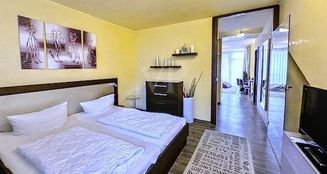von_poll_real_estate_property_25092025_image_7