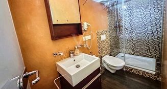 von_poll_real_estate_property_25092025_image_9