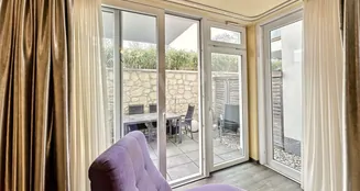 von_poll_real_estate_property_25092025_image_3