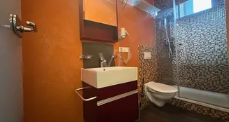 von_poll_real_estate_property_25092025_image_6