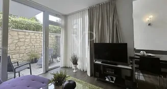 von_poll_real_estate_property_25092025_image_4