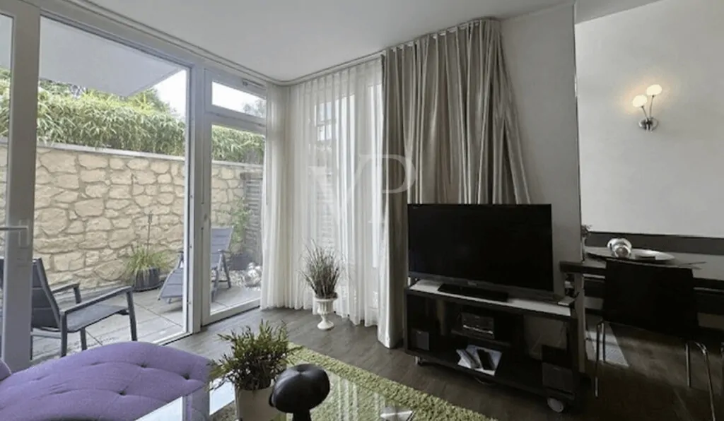 Wohnzimmer in Südausrichtung mit Terrassenzugang