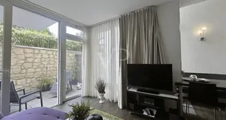 von_poll_real_estate_property_25092025_image_3