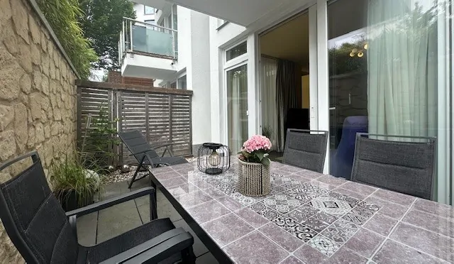 Südterrasse teilüberdacht