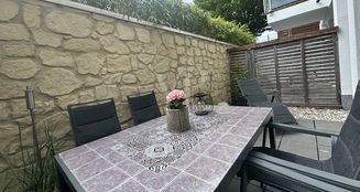 von_poll_real_estate_property_25092025_image_15