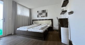 von_poll_real_estate_property_25092025_image_8