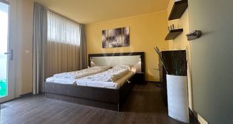 von_poll_real_estate_property_25092025_image_12