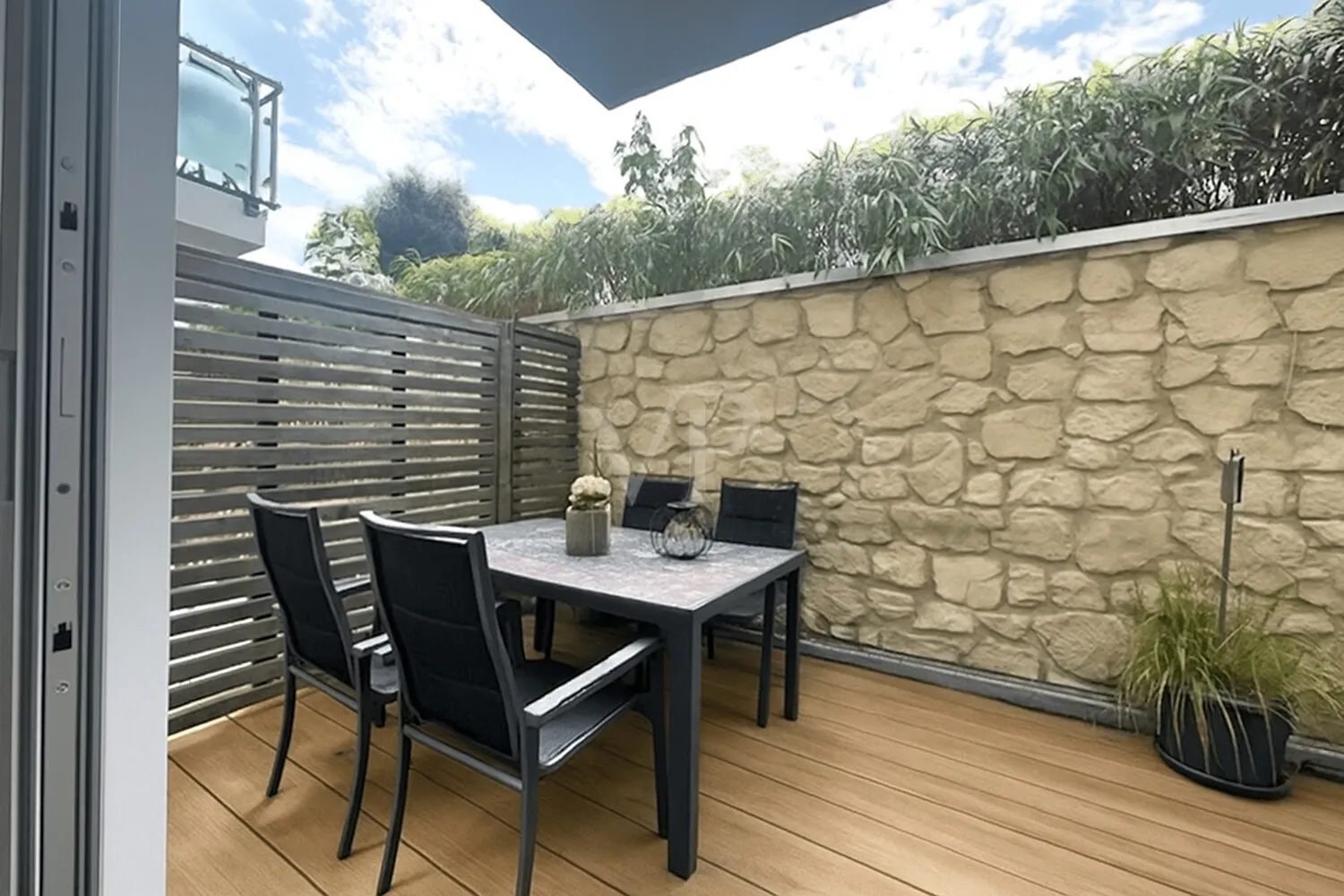 Südterrasse mit Bodenbeispiel