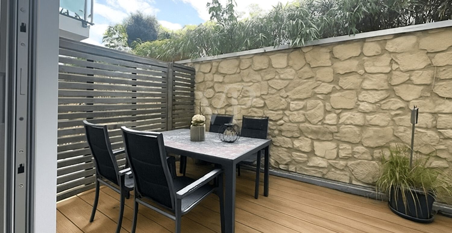 Südterrasse mit Bodenbeispiel