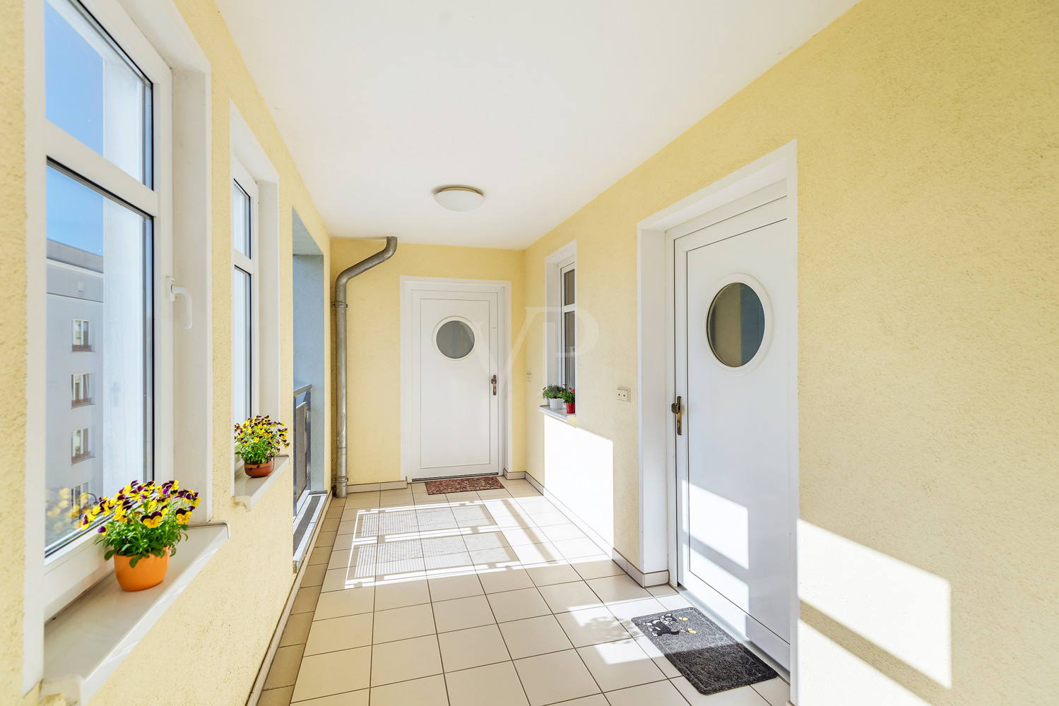 Loggia zur Wohnung