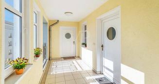 von_poll_real_estate_property_25092015_image_1