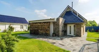 von_poll_real_estate_property_25092030_image_1