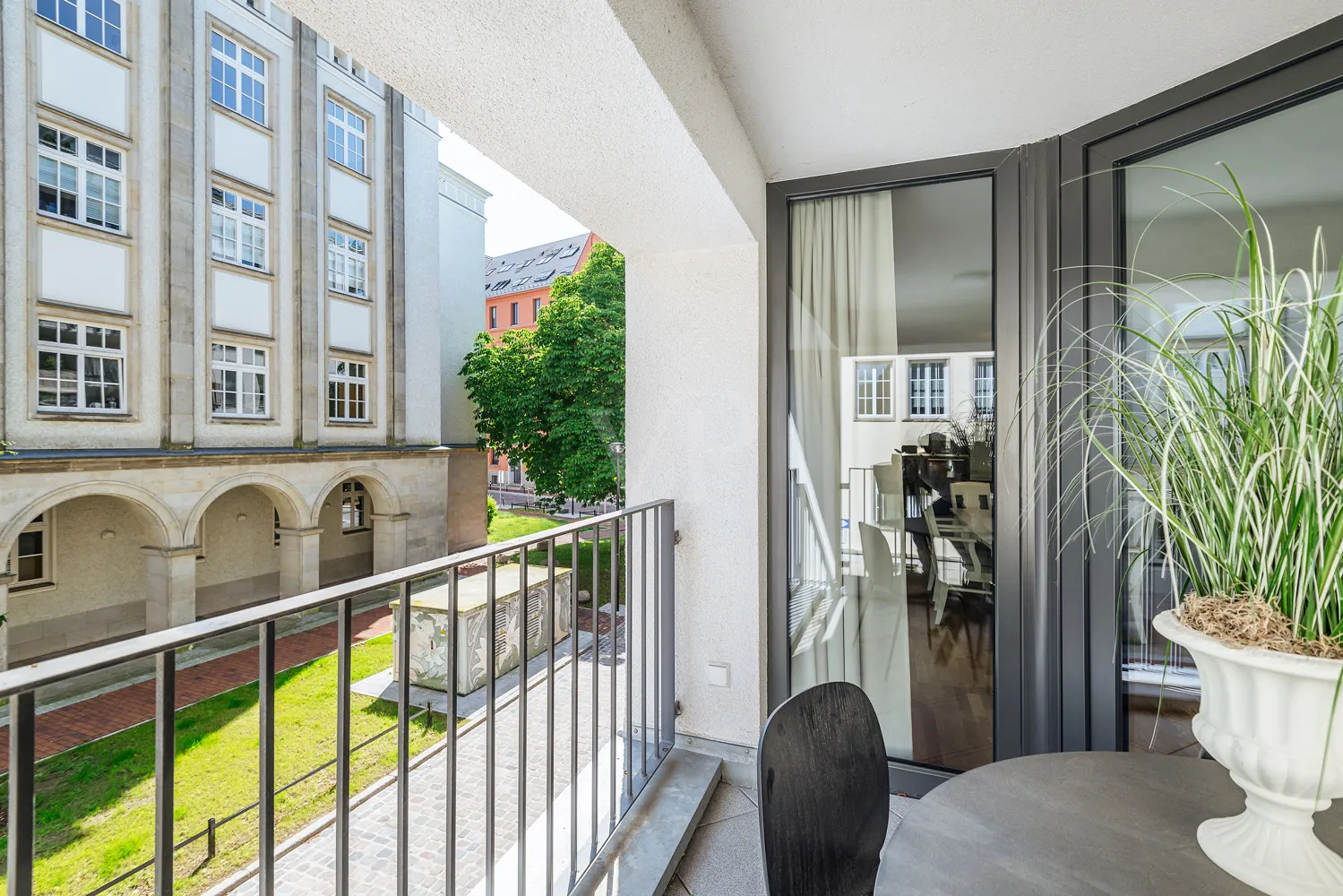 überdachte Eckterrasse