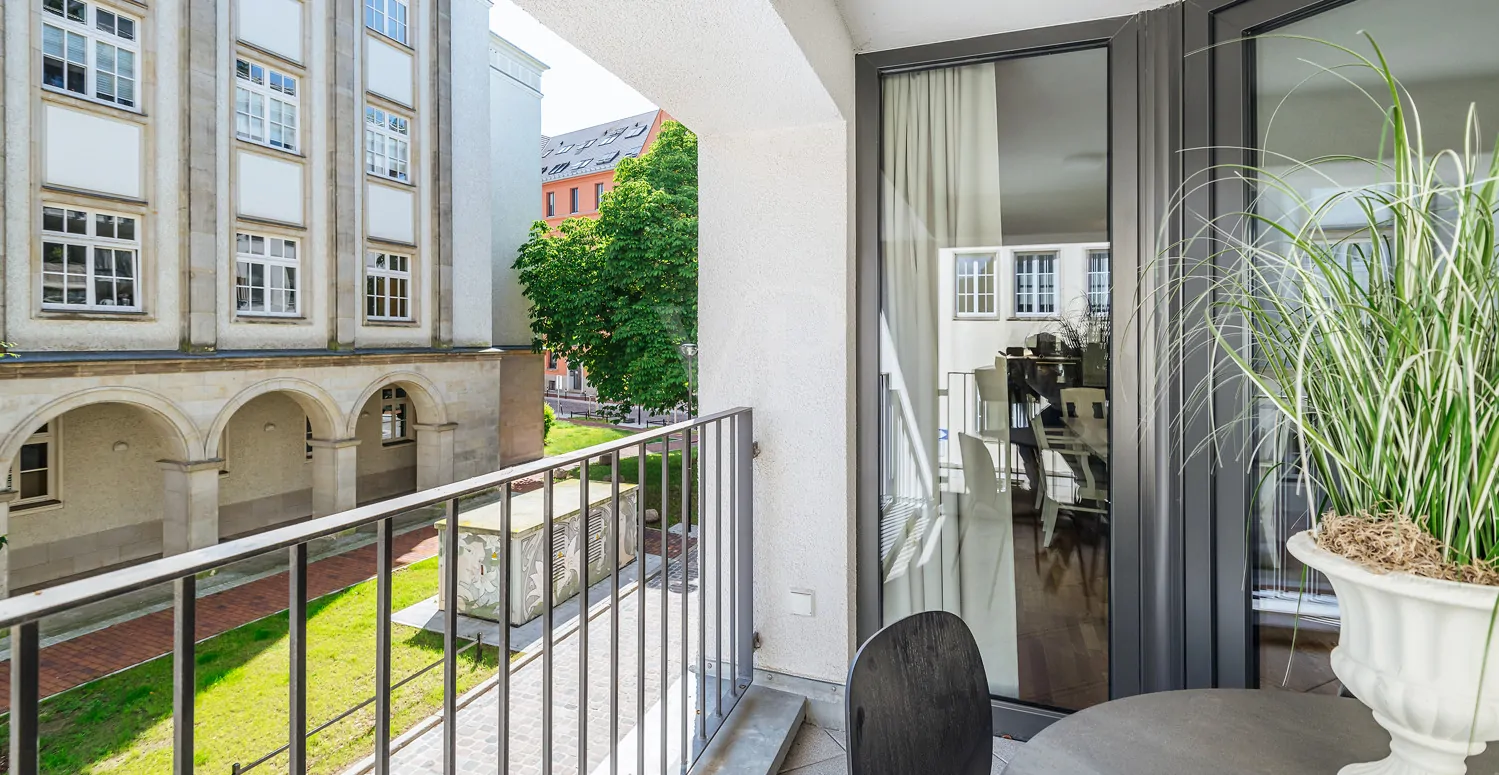 überdachte Eckterrasse