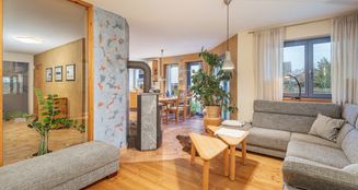 von_poll_real_estate_property_25092010P_image_2
