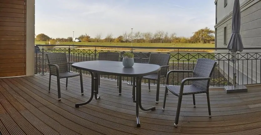 großzügige Terrasse