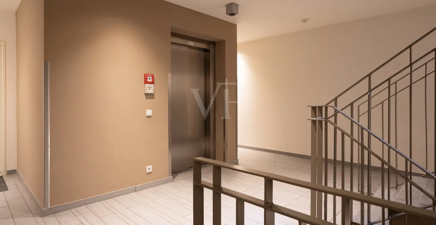 Hausflur mit Fahrstuhl