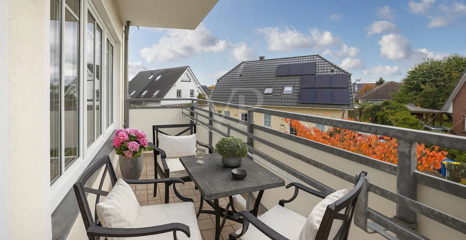 gemütlicher Südbalkon