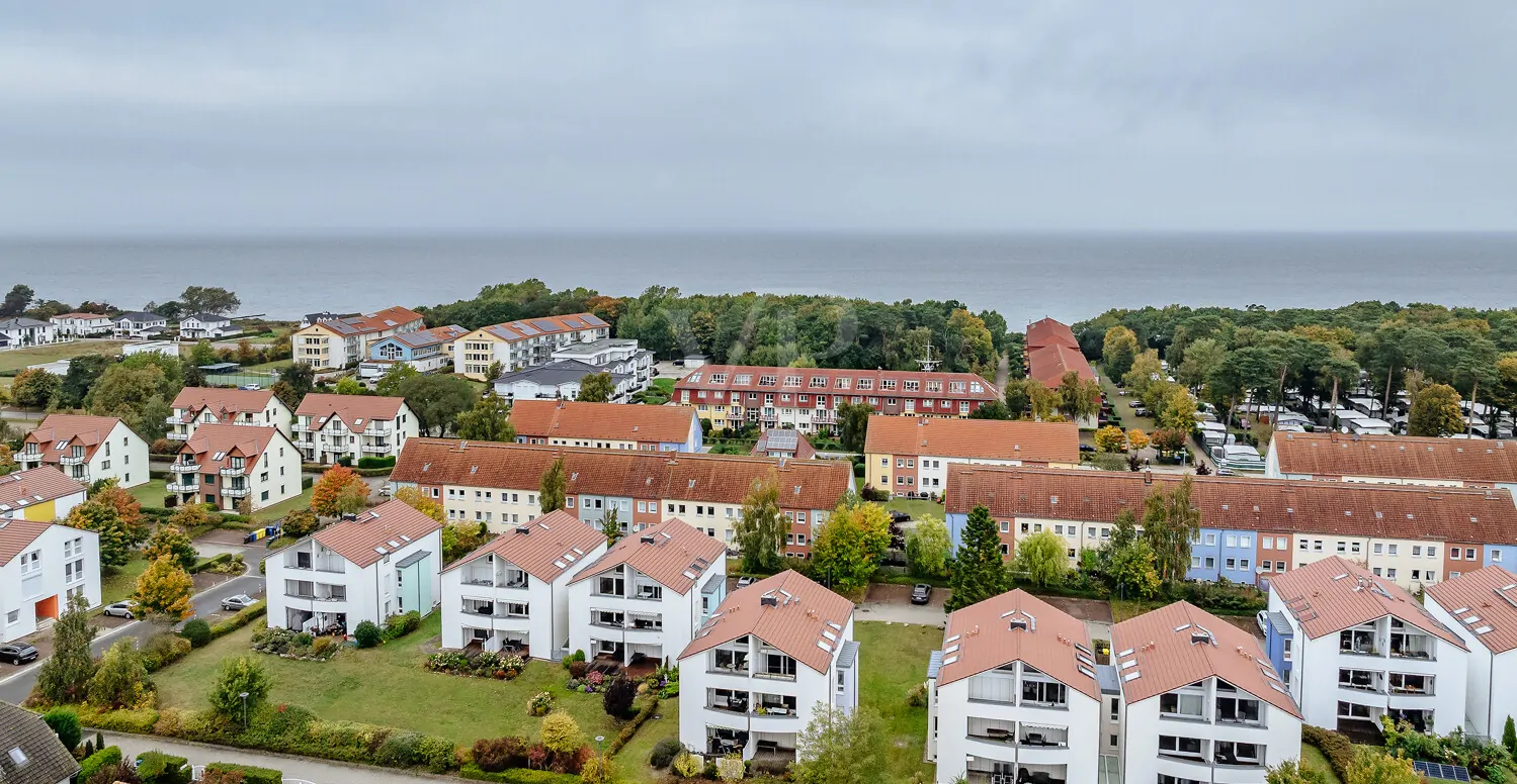 Gebäudeensemble mit Ostsee