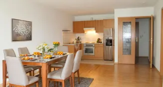 von_poll_real_estate_property_25092029X_image_4