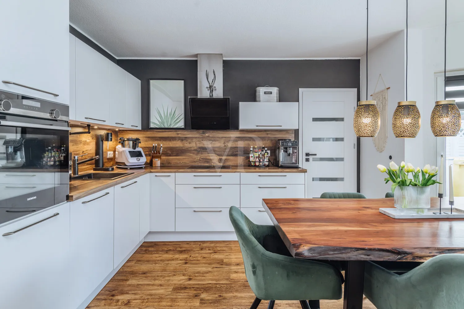 Küche mit EBK & Essbereich