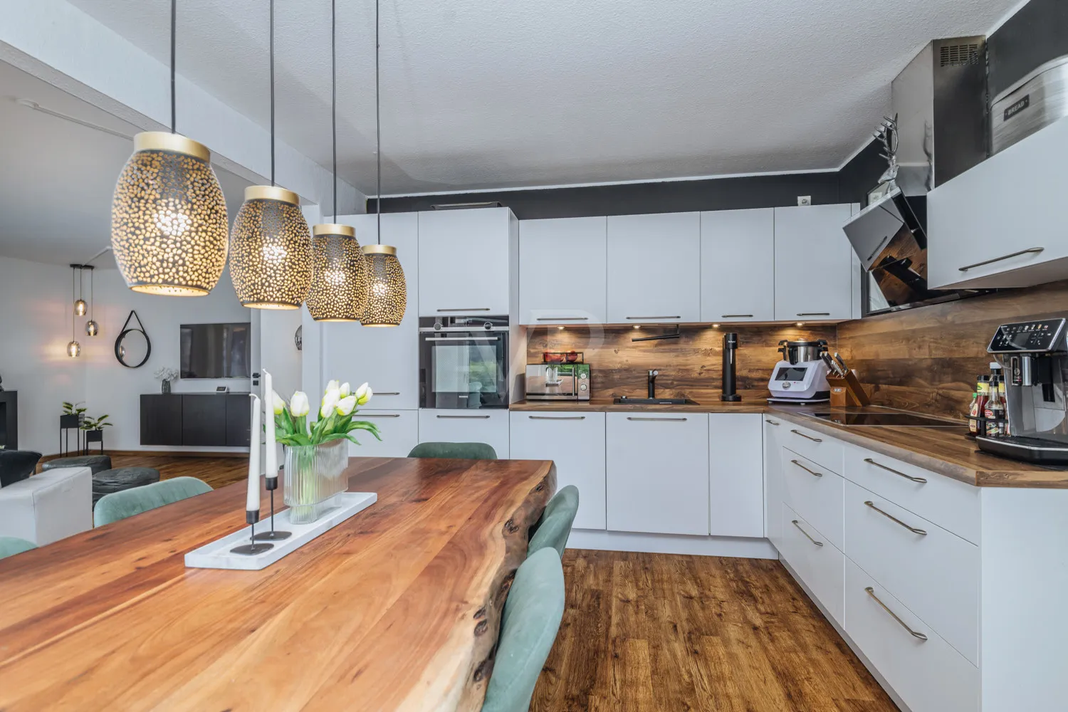 Küche mit EBK & Essbereich