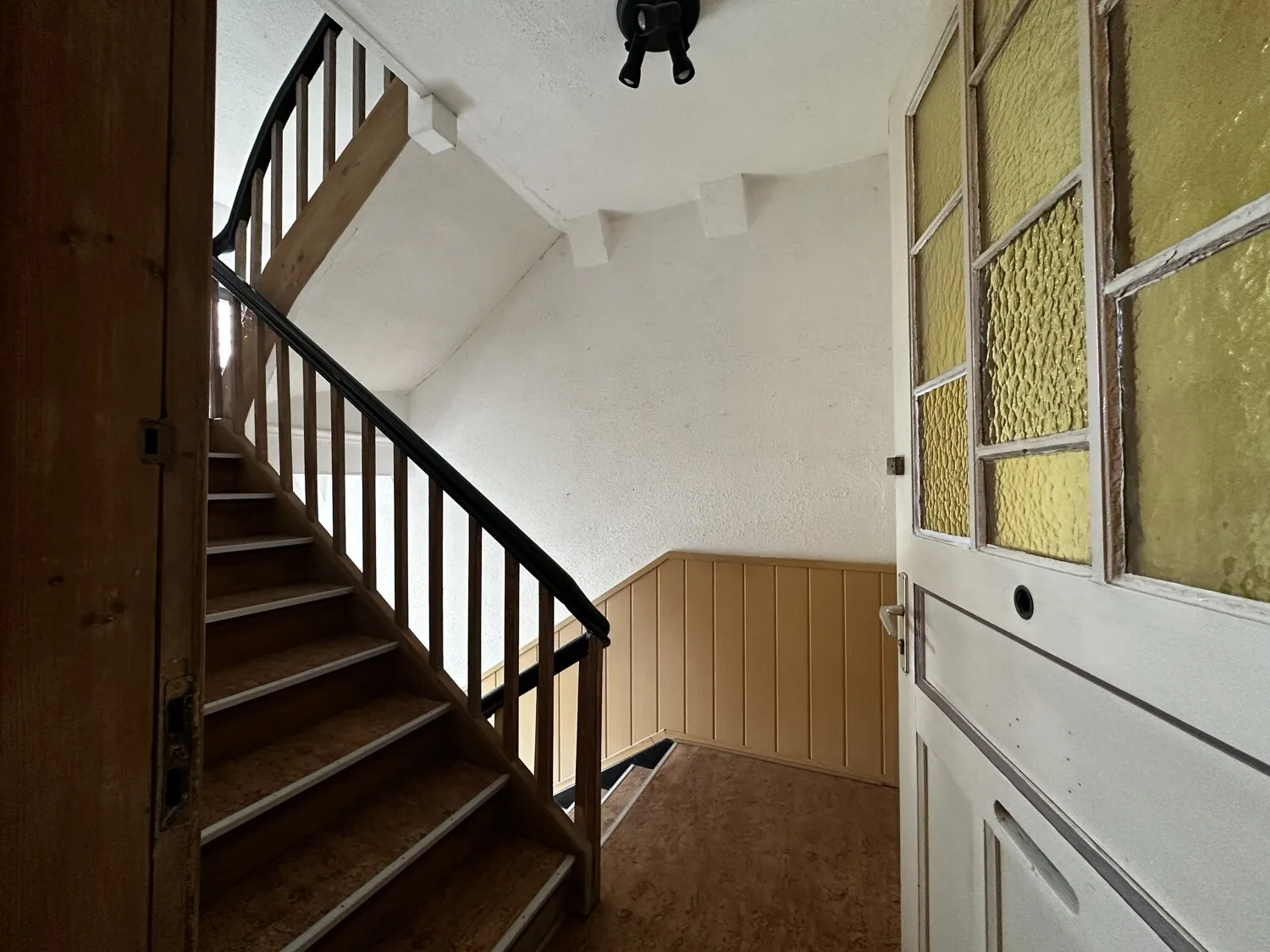 Hausflur mit Eingangstür