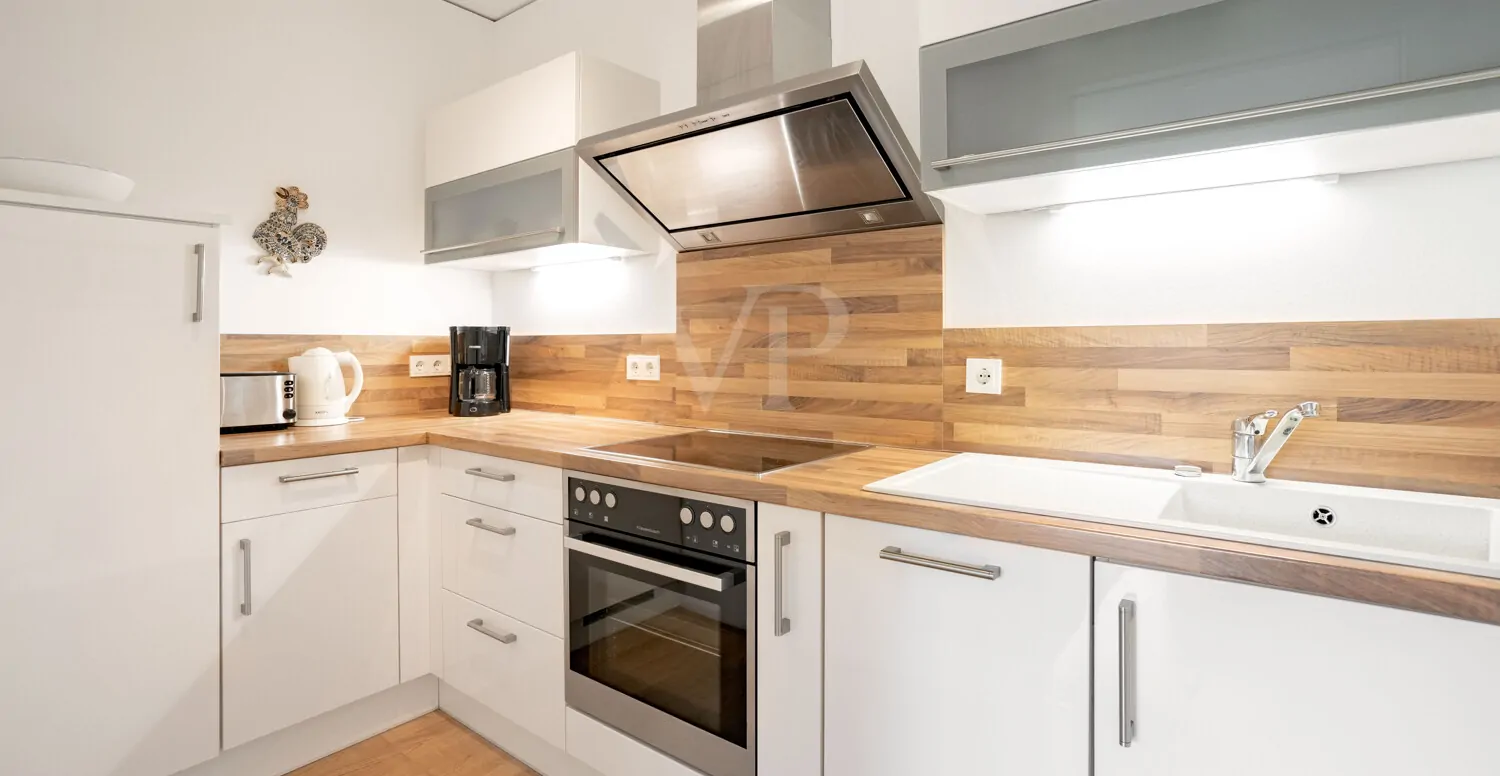 Küche mit Einbauküche